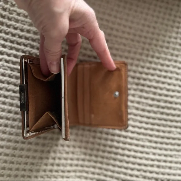 Coach Vintage Tan Leather SoHo Flap Bag with matching wallet - Picture 3 of 7